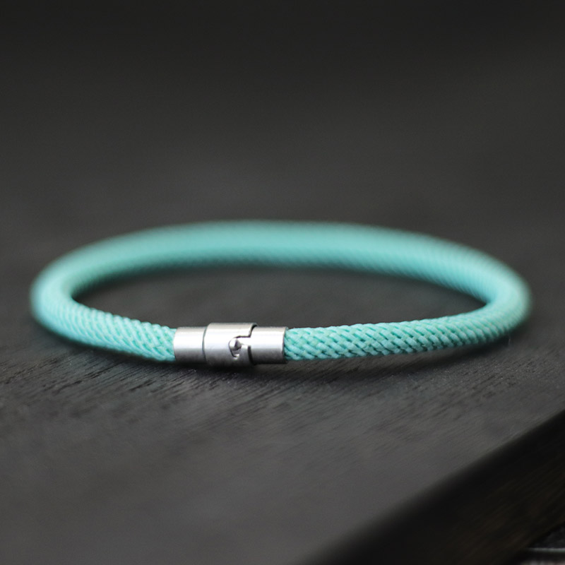 Pulseira de corda artesanal de - Street Fashion In Milan avaliação e preço